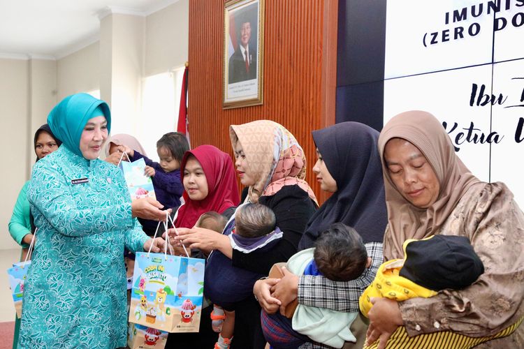 Tri Tito Karnavian Buka Gebyar Imunisasi Anak dengan Zero Dose di Tasikmalaya