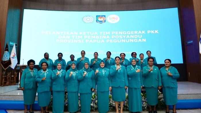 Tri Tito Lantik Anggieta Bestari Tabo sebagai Ketua TP-PKK dan Tim Pembina Posyandu Papua Pegunungan